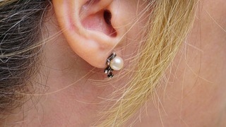 earring-1451014_640-dfd3f-thumbnail2.jpg