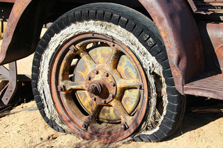 tire-416189_640-thumbnail2.jpg